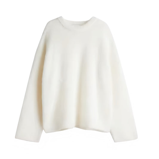 White knit woolen oversized long sleeve pullover sweater for women and teens. Soft, cozy, fuzzy, and thick knitwear with crewneck round neckline and baggy relaxed fit. Cream white and off-white chunky knit jumper perfect for fall, autumn, and winter 2025. Feminine, elegant, and trendy Scandinavian preppy fashion inspired by Copenhagen and Stockholm street style, clean girl and it girl aesthetics, and après ski snow day looks. Ships globally to the US, UK, Canada, Australia, New Zealand, Europe, Asia, France